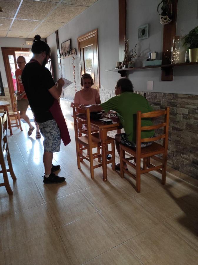 Taberna Albergue Municipal De Ages 外观 照片